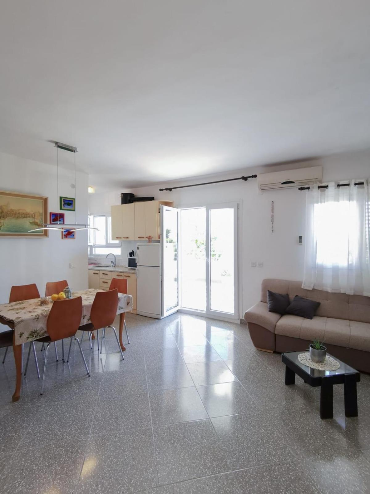 Apartments By The Sea Mimice, Omis - 14230 Стая снимка